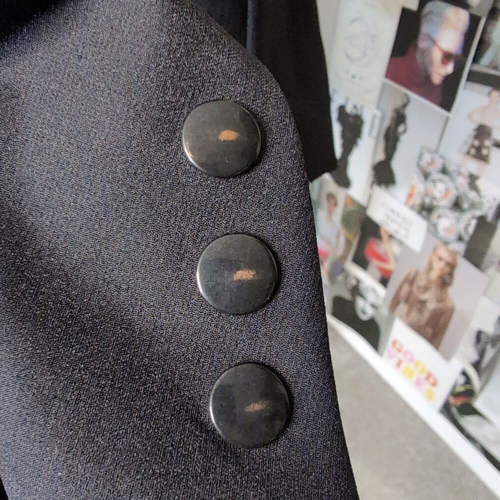 Structured Single Button Blazer - Picture 3 of 6